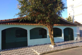 Casa Praia Grande wi-fi 4 dorm 3 carros área churrasq 700 MTS da praia Imirim